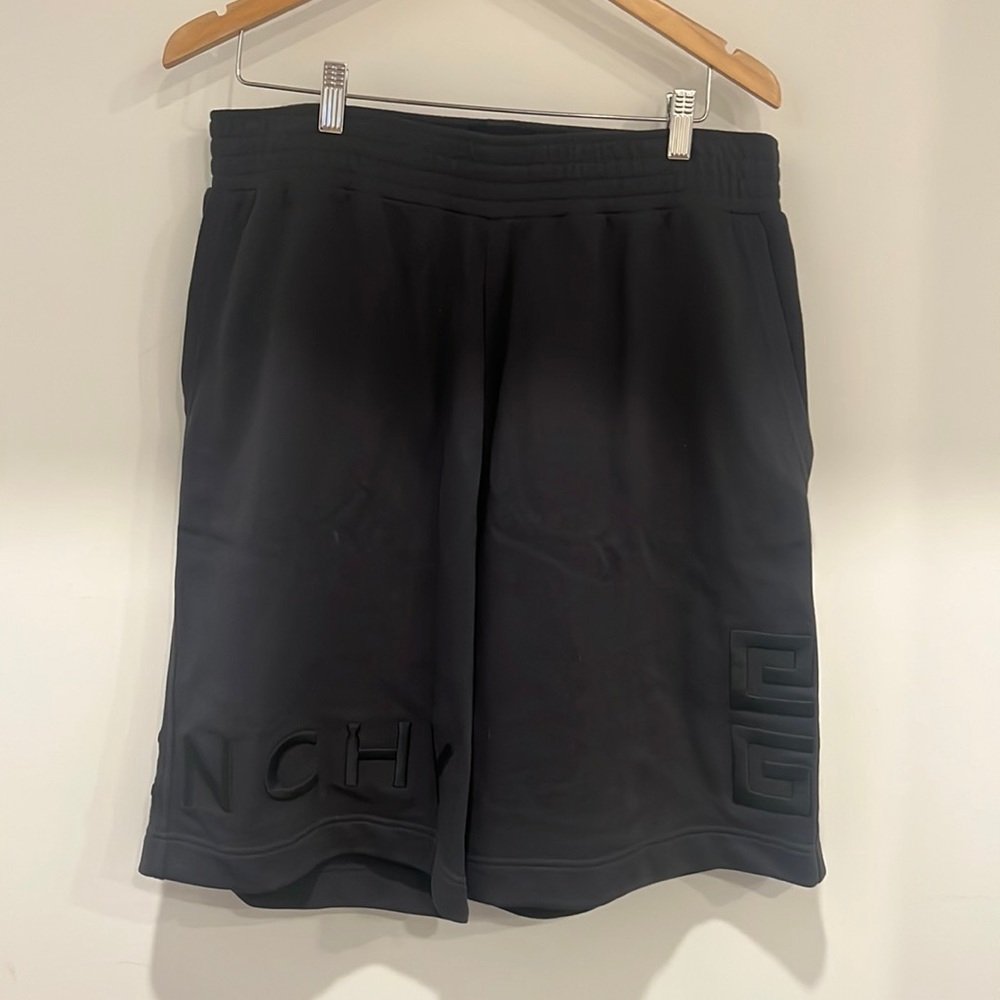 Givenchy men shorts XL